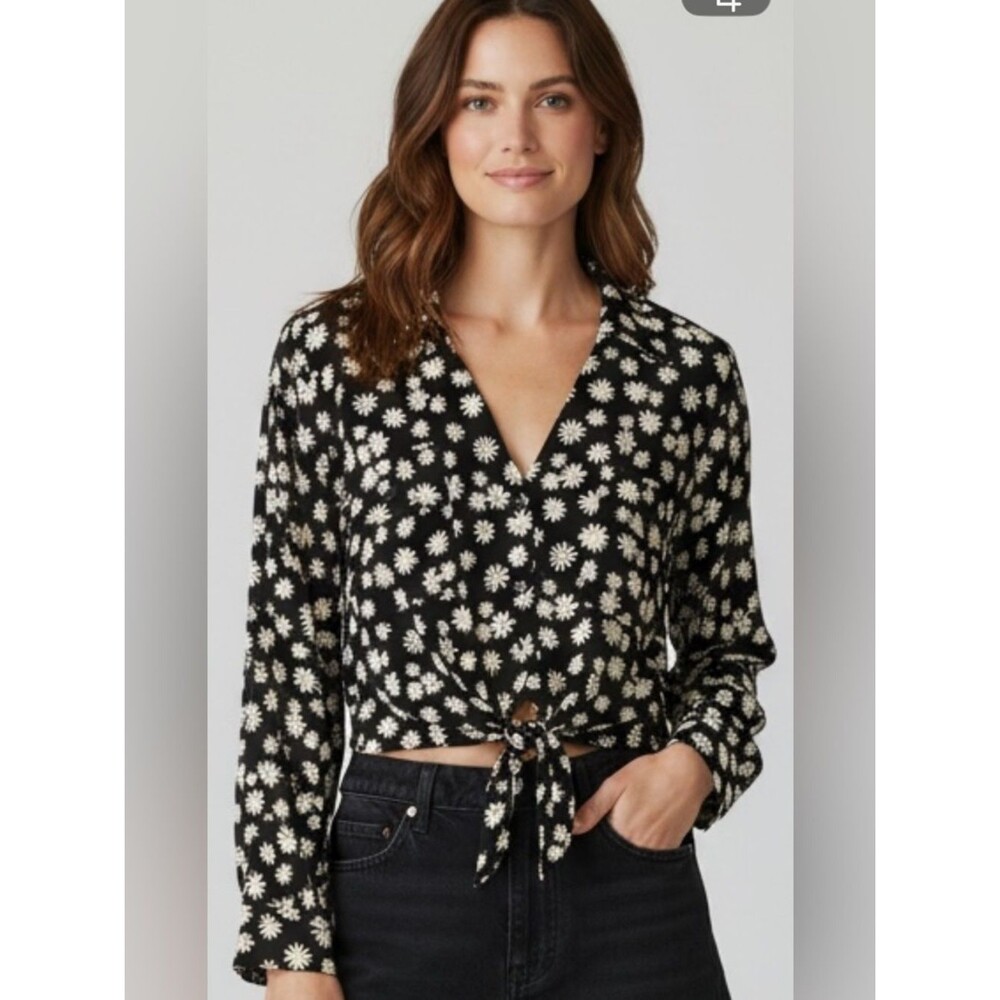 Gianni Bini | GB Black & white daisy crop top | L/S waist tie pockets top NWOT L